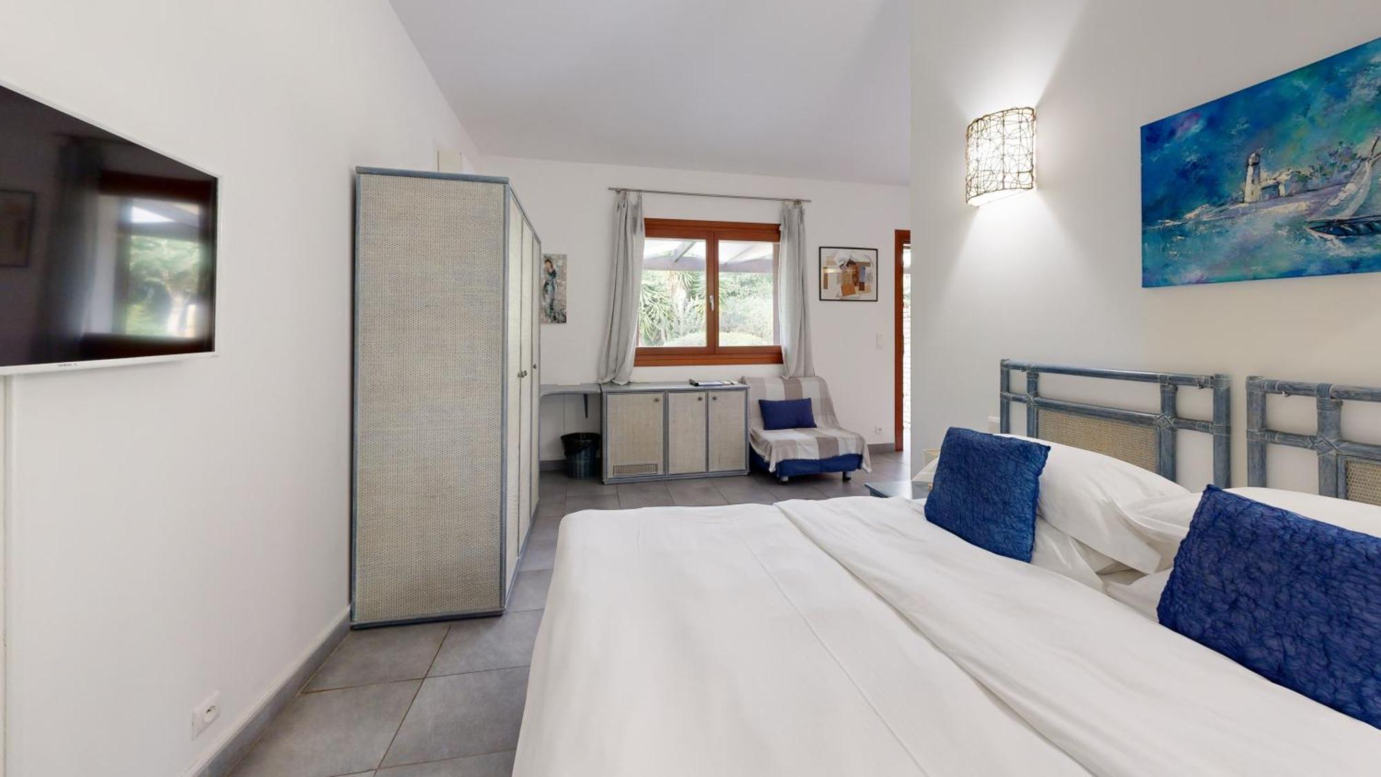 Poisson Rouge Hotel